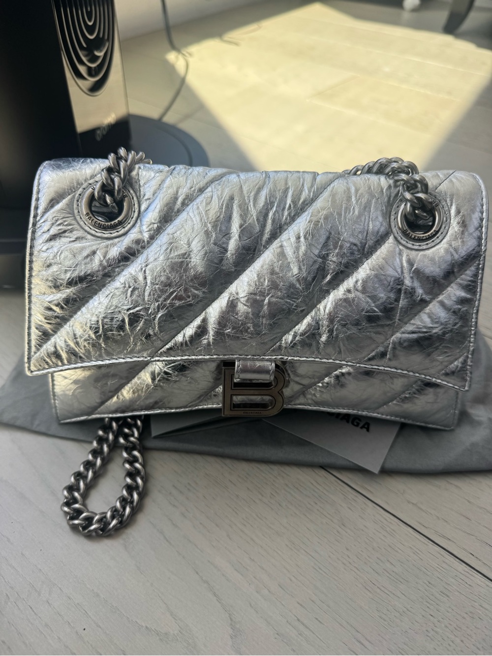 Balenciaga
Small Crush Quilted
Silver Leather Shoulder Bag - Picture 12 of 16